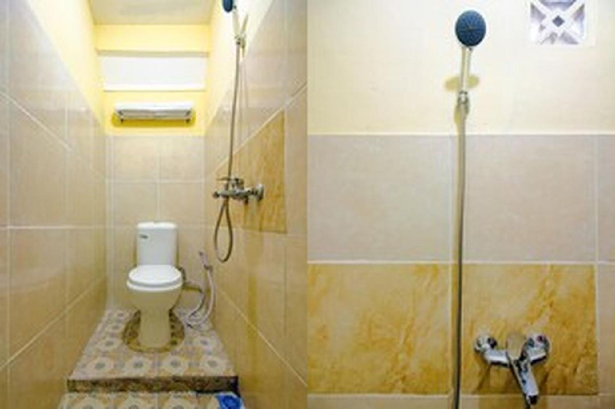 Oyo Life 1643 Grand Monica Hotel Maguwo Exterior photo