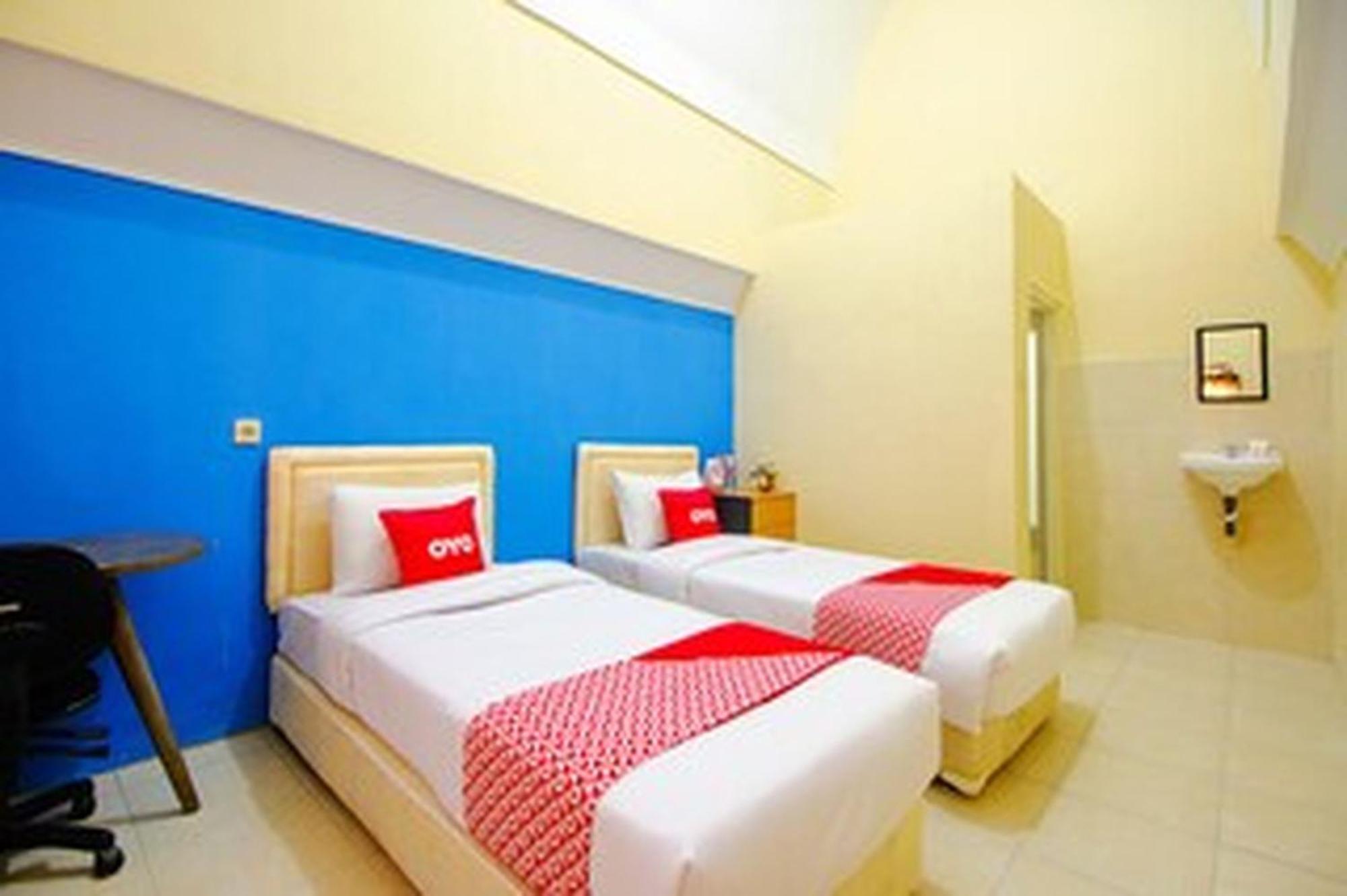 Oyo Life 1643 Grand Monica Hotel Maguwo Exterior photo